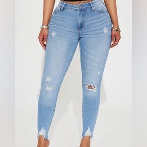 BRAND NEW: FaahionNova Ripped Stretched Skinny Jeans